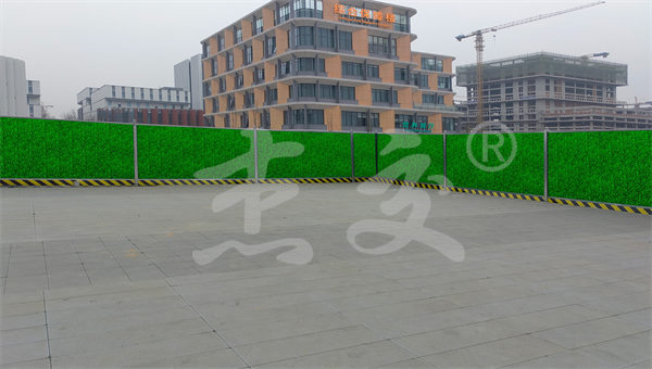 【自贡】彩钢围挡表面掉漆原因及维护处理方式(图1)